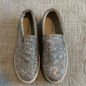 🍄 Steve Madden Glitter sneakers slip on